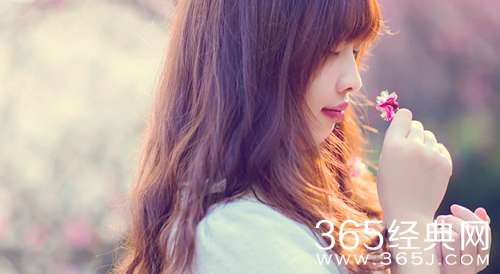 女人在韵。韵致不为时光而左