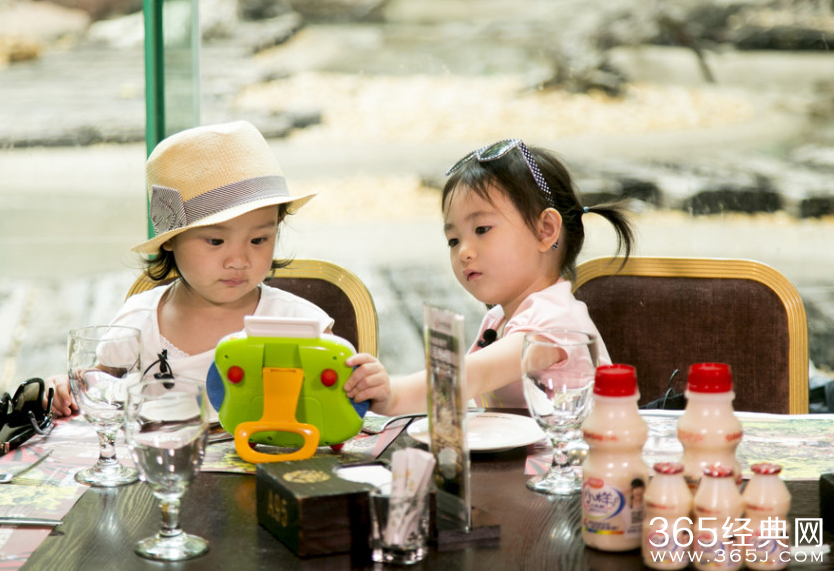 甜馨奥莉双骄合璧萌娃奶爸聚首