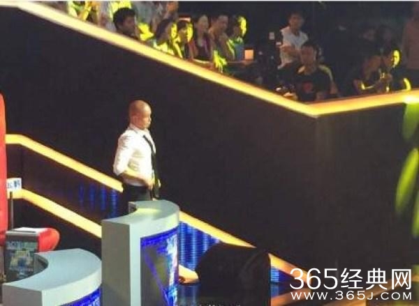 网友质疑乐嘉酒后爆粗是炒作:工作时间能饮酒？