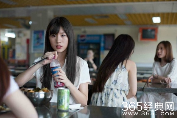 白衬衣学妹走红