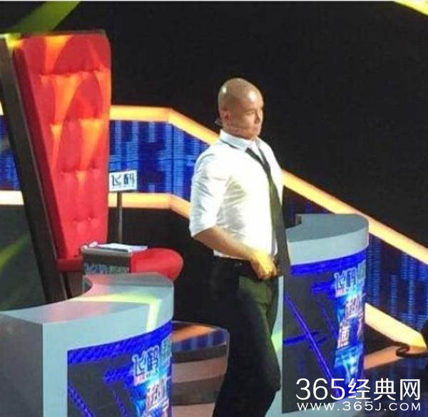 网友质疑乐嘉酒后爆粗是炒作:工作时间能饮酒？