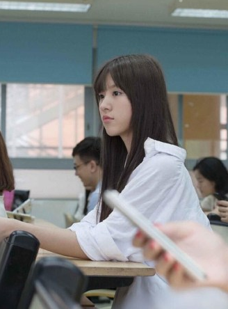 白衬衣学妹走红