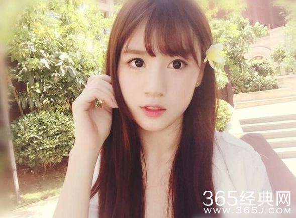 白衬衣学妹走红