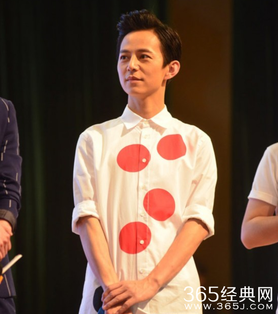 《栀子花开》何炅用四川话我爱你示爱大学生