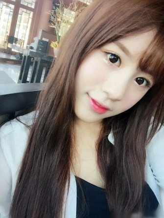 白衬衣学妹走红