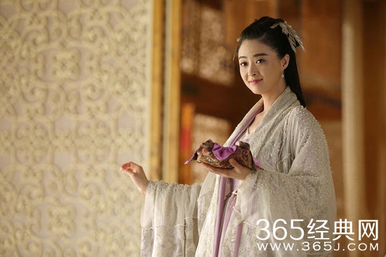 《花千骨》今日开播 蒋欣华妃秒变上仙姐姐