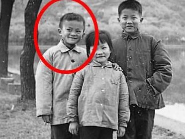 马云蹬三轮送书，刘强东创业遭女友嫌弃