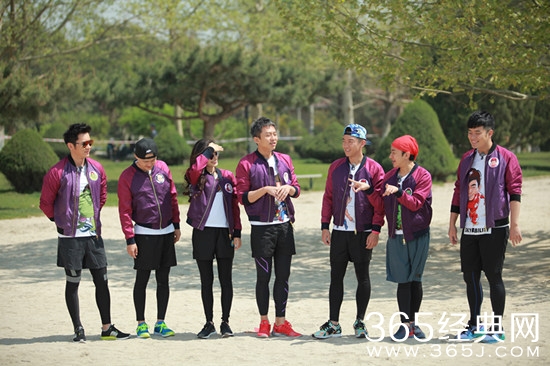 跑男团玩转航站楼 郑恺青春热舞无极限