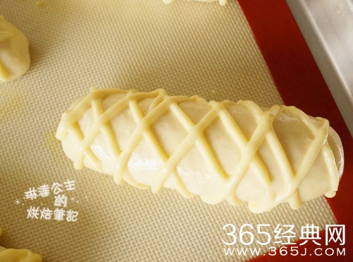 卡士达鲜奶油面包