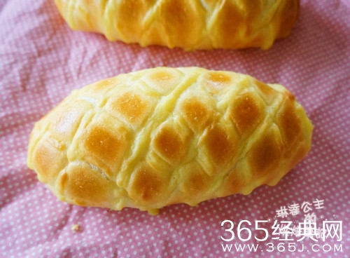 卡士达鲜奶油面包