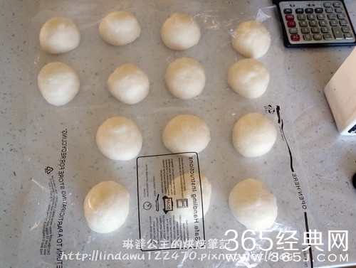 卡士达鲜奶油面包