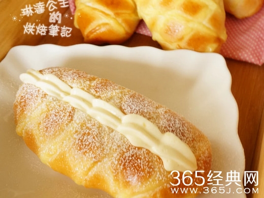 卡士达鲜奶油面包