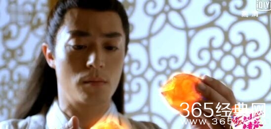 《花千骨》第3集花千骨的验生石为什么是橙色的？