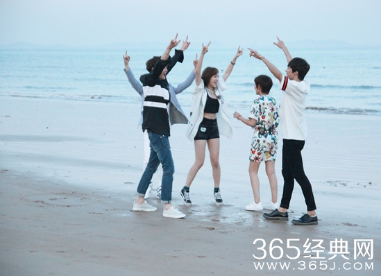 《青春练习生》尼坤当导演玩嗨 扔球打人反被打