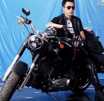 《你是我的姐妹》刘恺威开的摩托车是什么牌子？