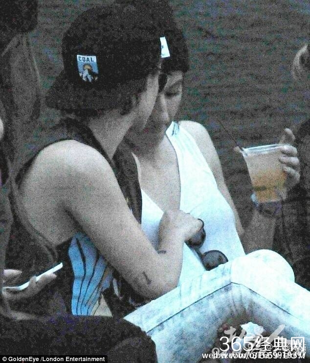 暮光之城克里斯汀·斯图尔特(Kristen Stewart)出柜 坦承交女朋友