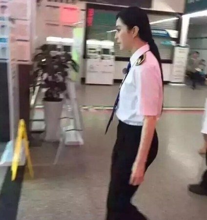 范冰冰送受伤男孩就医 医院：她用冰冰挂号