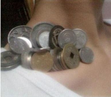 锁骨放硬币 秀身材