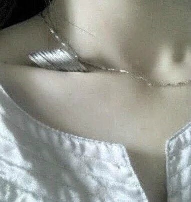 锁骨放硬币 秀身材