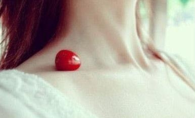 锁骨放硬币 秀身材