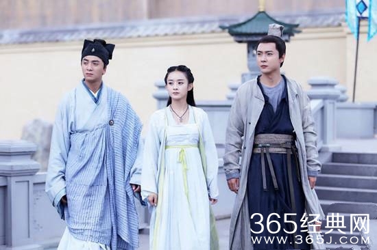 《花千骨》单春秋打蜀山目的是什么？