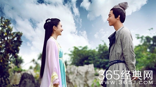 《花千骨》东方彧卿是利用小骨吗 ？