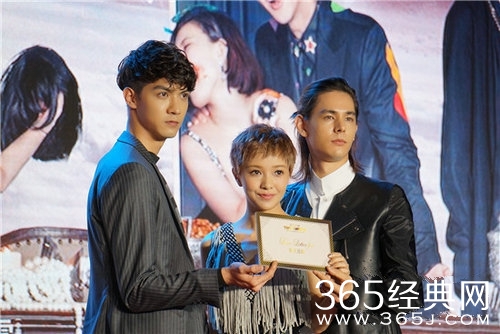 李贤宰任言恺亮相《小时代4》发布会 逗笑全场