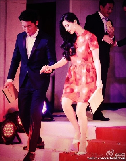 范冰冰下跪求婚 冰晨恋虐死单身狗