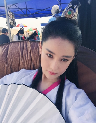 张馨予帅气剧照