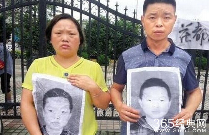 12岁男童校园坠亡 死因不明坠楼有蹊跷