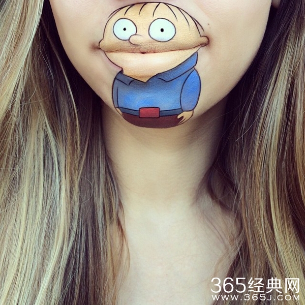 艺术家嘴唇上创作卡通人物惟妙惟肖