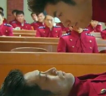 《偏偏喜欢你》男人之间按到桌上做人工呼吸是在哪集播出？