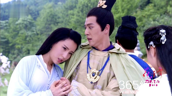 《花千骨》 轻水背叛小骨头的原因?