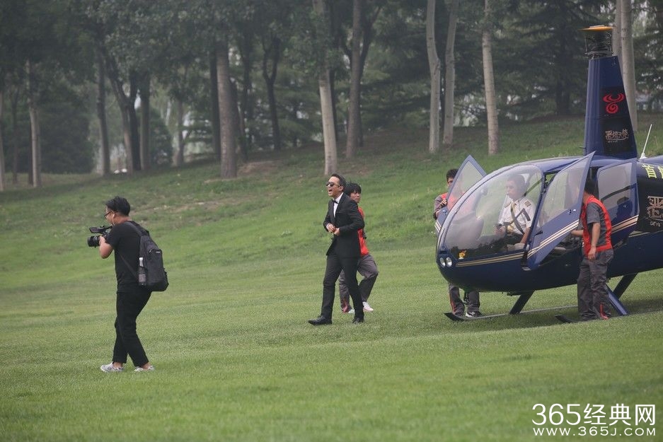 邓超新片《恶棍天使》定档 逗比叫板成龙大哥