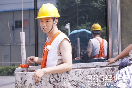 《极限挑战》王迅越玩儿越高空擦玻璃治恐高