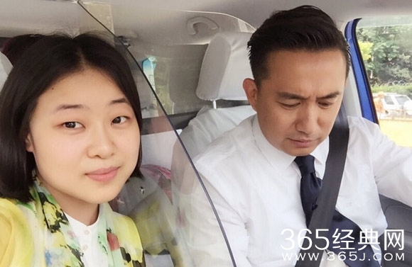 《极限挑战》女乘客晒与黄磊自拍 画风正常