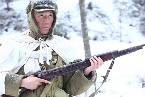 《三八线》热拍 张铂辰助张国强保家卫国