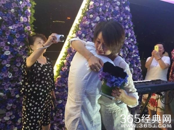 文章向马伊琍补求婚为复出洗白