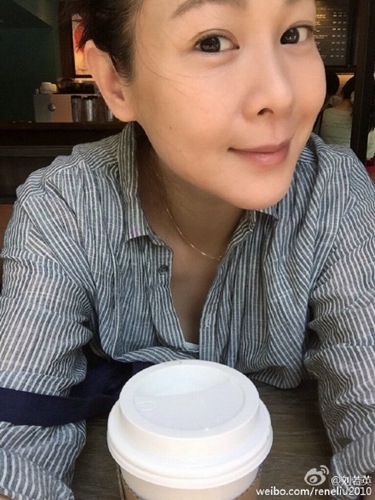 刘若英产后正式复出发布新书