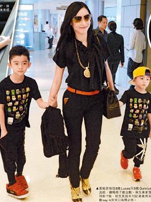 张柏芝带两个儿子香港游玩