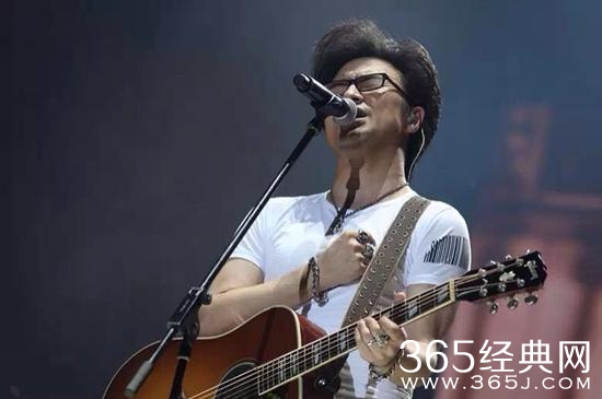 汪峰章子怡疑似领证 戒指不离手