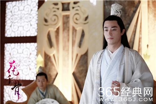 《花千骨》是怎么在蛮荒修成神尊？