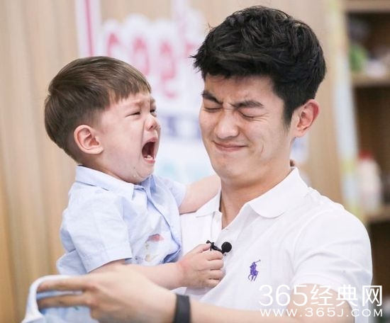 《爸爸回来了》嗯哼洁癖爆发 处女座模式引热议