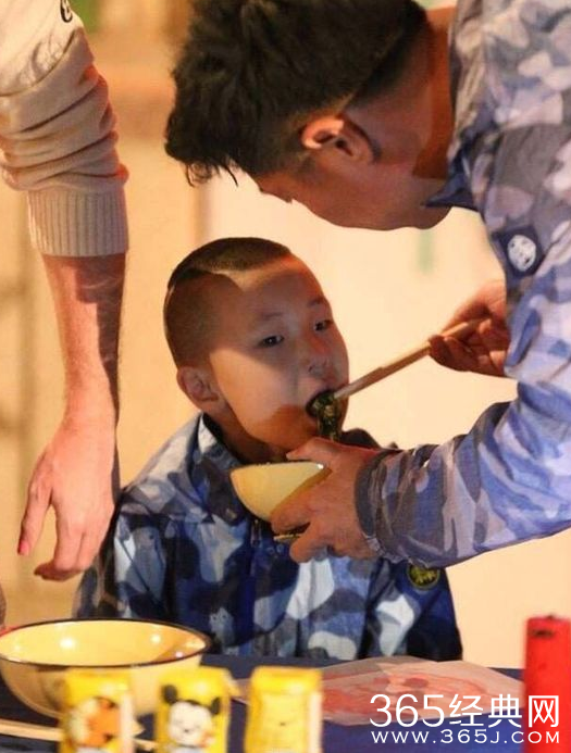 《爸爸3》五爸秀厨艺 林永健被儿子吐槽太难吃