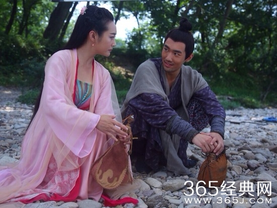 杜哲宇饰演“呆萌”尹上漂