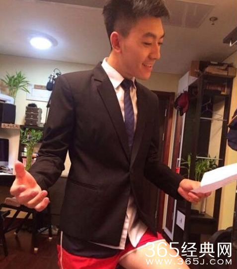 CCTV4男主播李泽鹏个人资料家庭背景 生活照曝光