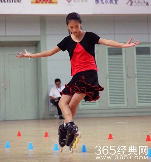 《天天向上》20150703期轮滑表演时的音乐是什么