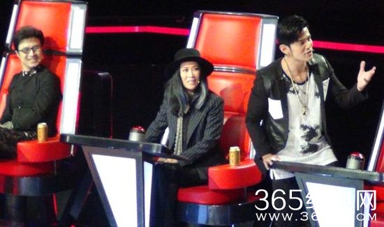 《中国好声音》第四季开播周杰伦汪峰为抢人放大招