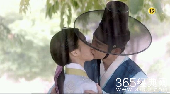 《夜行书生》金圣烈为什么穿了道服手还是会被灼伤？