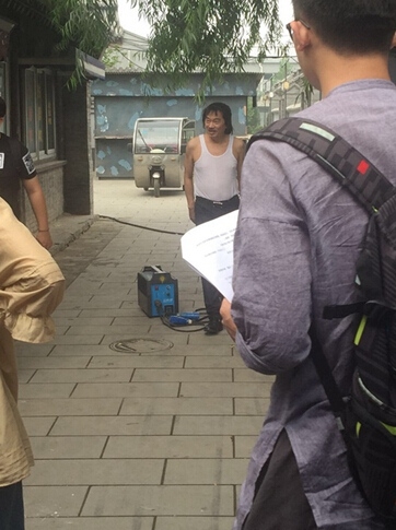 大话西游3开拍吴孟达现身片场精神好